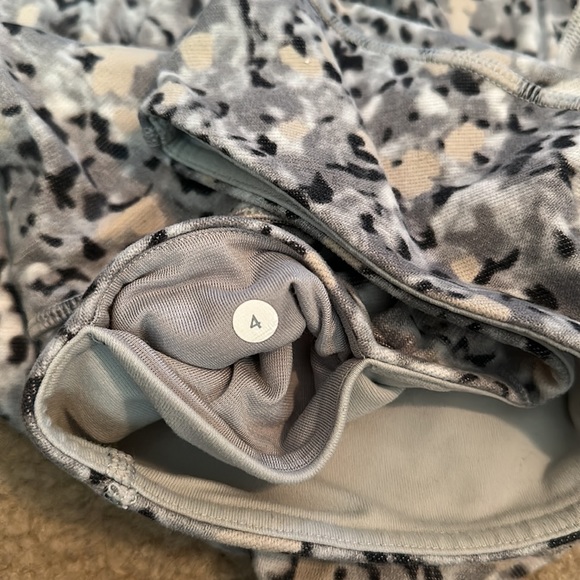 Lululemon Women’s Leggings Size 4 - Picture 3 of 5